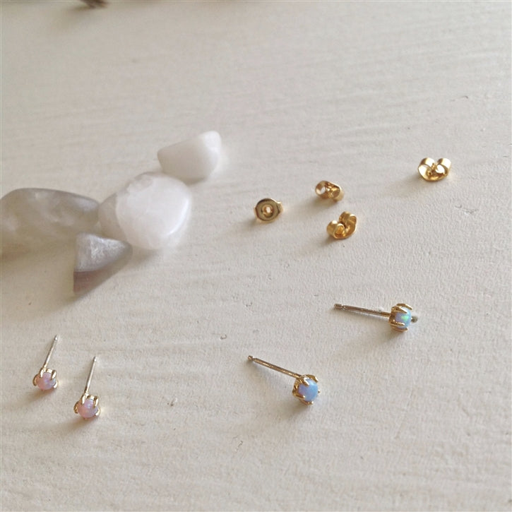 Tiny Dancer Ocean Pearl Stud Earrings