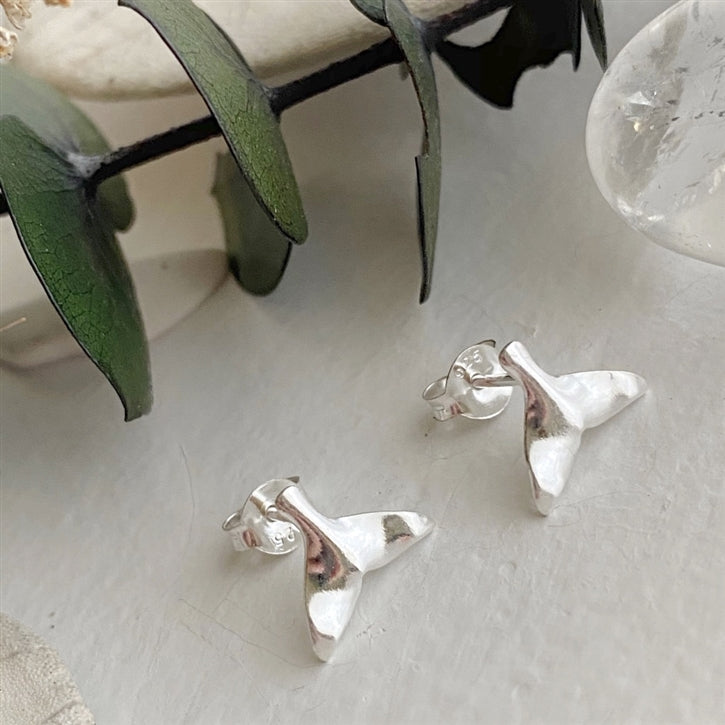 Mody Whale Tail Stud Earrings
