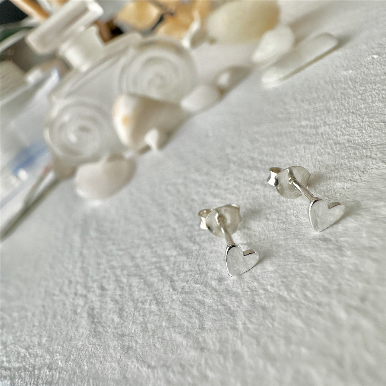 Inima Tiny Heart Stud Earrings