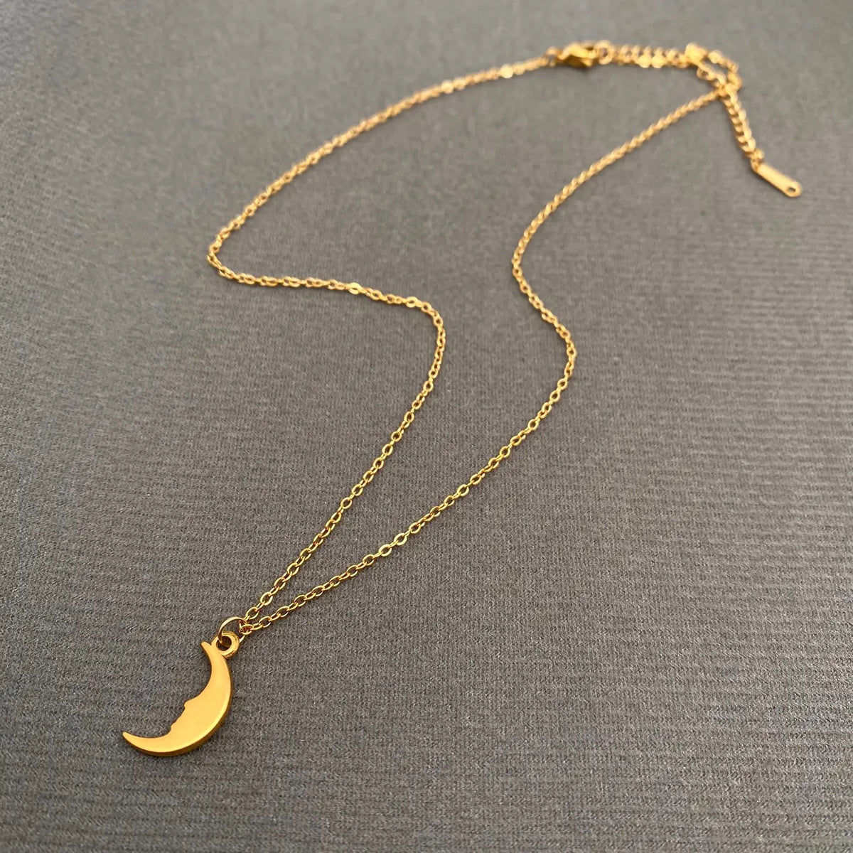 18K Gold Plated Ss Crescent Moon Charm Necklace