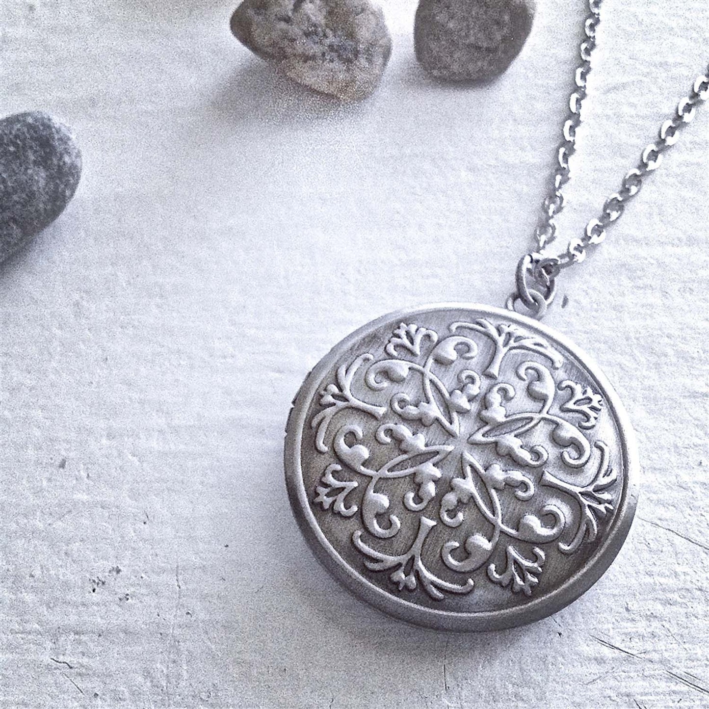 Medaillon Locket In Antique Silver