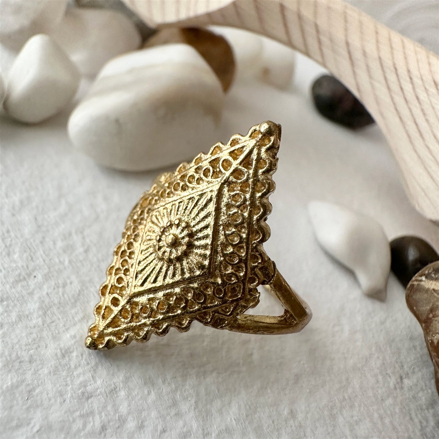 Rhinnan Rhombus Fillgree Ring