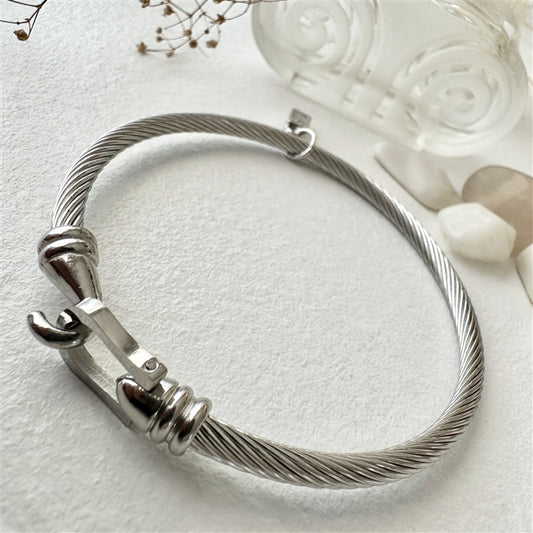Ascot Chain Bracelet W Buckle Clasp