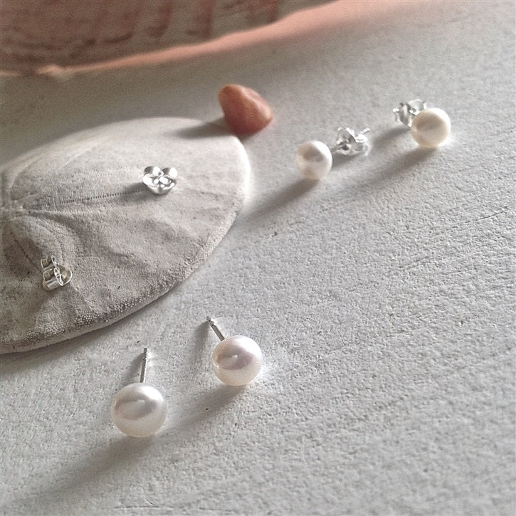 Delphinis Freshwater Pearl Studs
