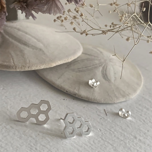 Pollen Honecomb Design Stud Earrings