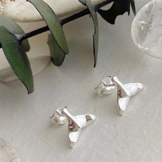 Mody Whale Tail Stud Earrings
