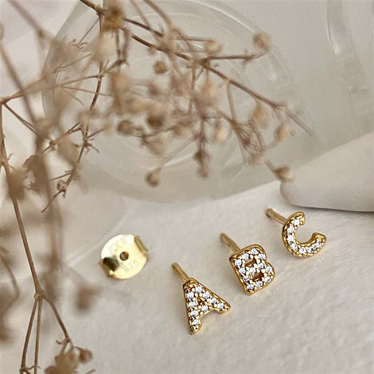 Boucle d'oreille Carrie initiale V