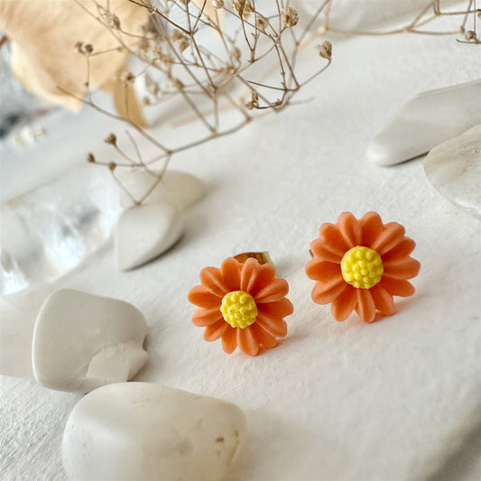 Boucles d'oreilles à tige en forme de marguerite en porcelaine Bellis
