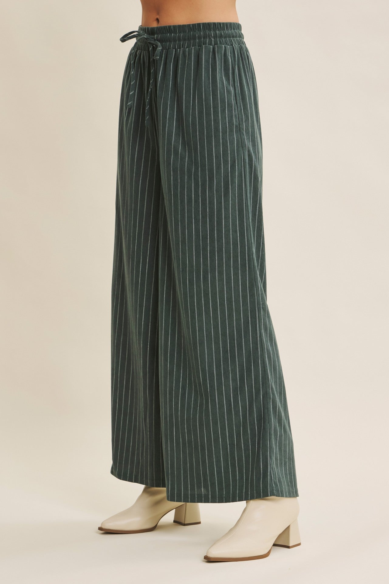 Endlessly Wearable Striped Corduroy Wide-leg