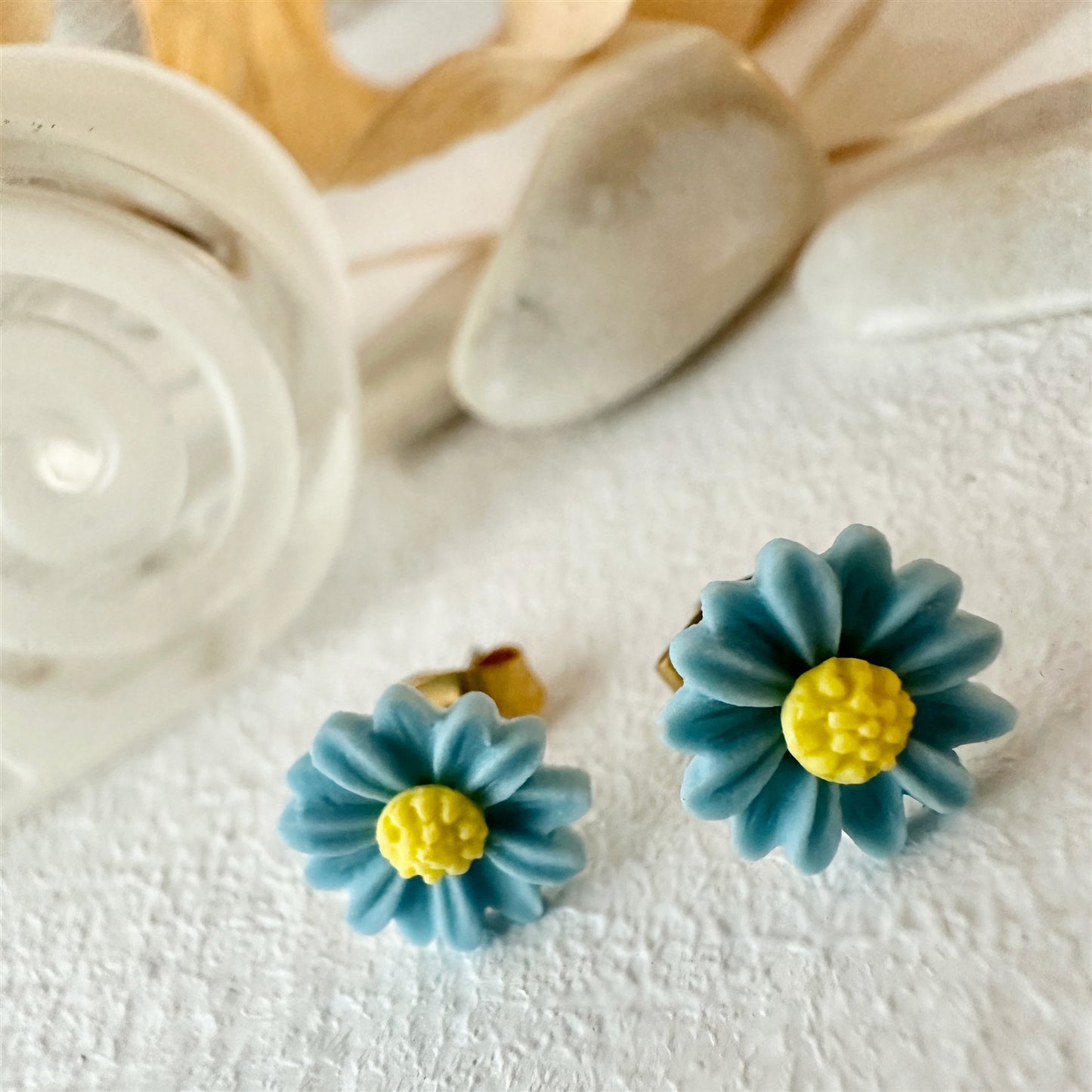 Bellis Porcelain Daisy Stud Earrings