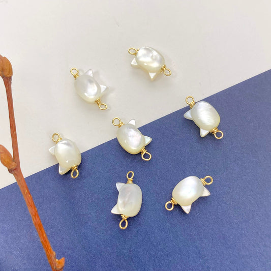 WHITE CAT PEARL GOLD CONNECTOR