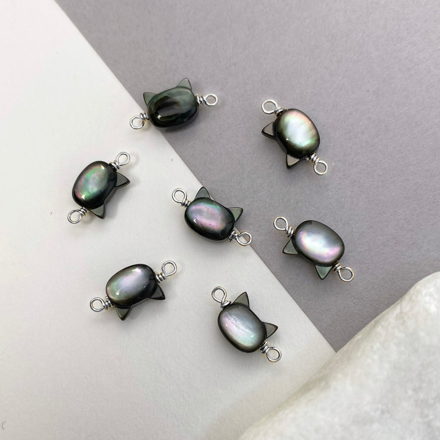 BLACK CAT PEARL SILVER CONNECTOR