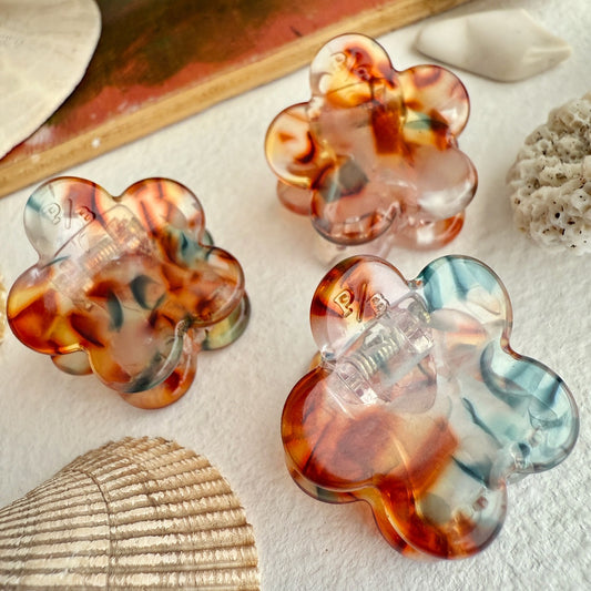 Collage Mini Flower Hair Claw in Poipu