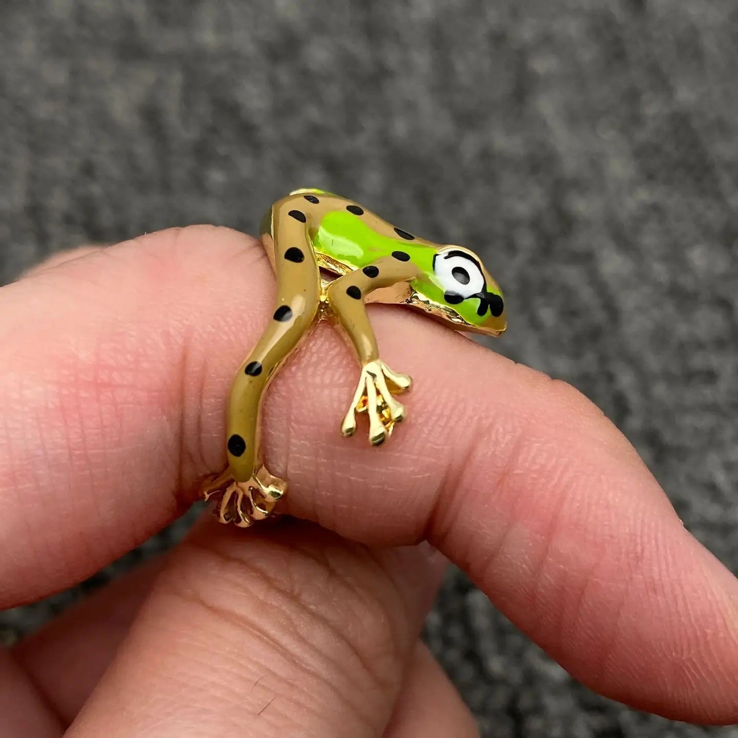 Funny Enamel Tree Frog Ring