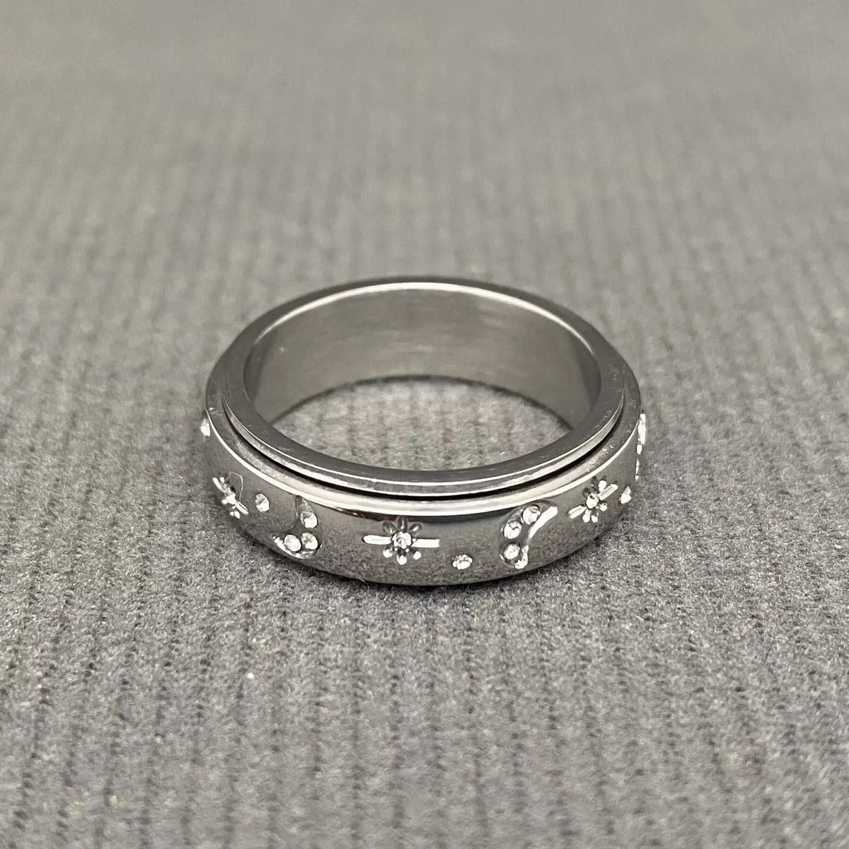 Rotatable Moon Star Ring