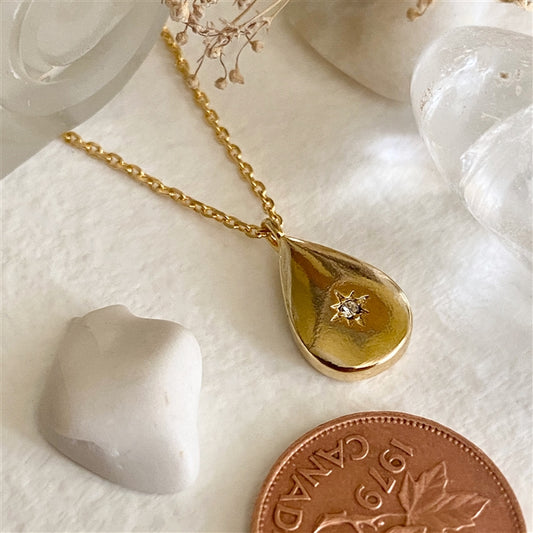 Niobe Teardrop Charm W Starburst