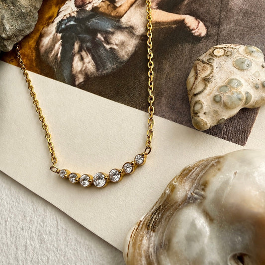 Témmé Rhinestone Feature Necklace