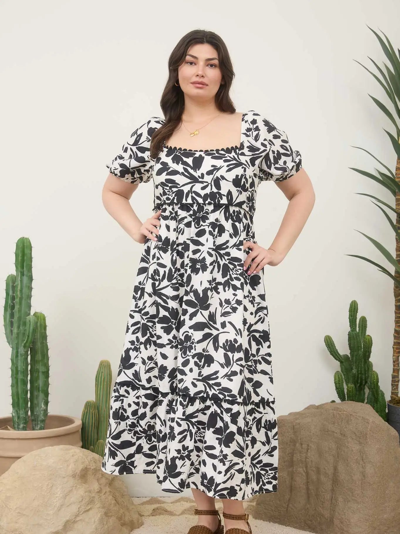 Plus Black Floral Scallop Trim Puff Sleeve Midi Dress
