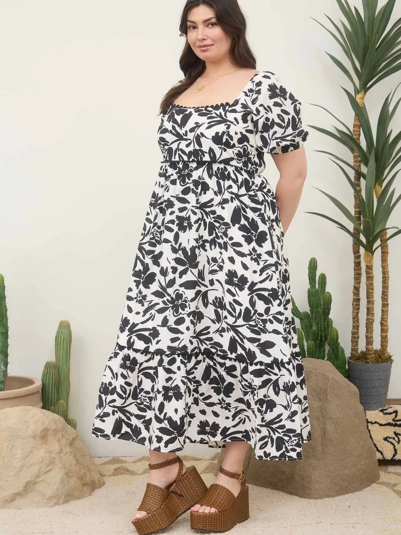 Plus Black Floral Scallop Trim Puff Sleeve Midi Dress