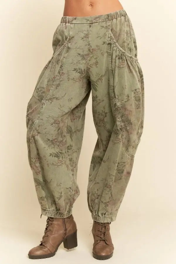 Floral Print Relaxed Fit Plus Size Cargo Pants