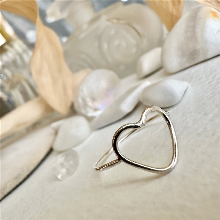Peri Heart Outline Ring