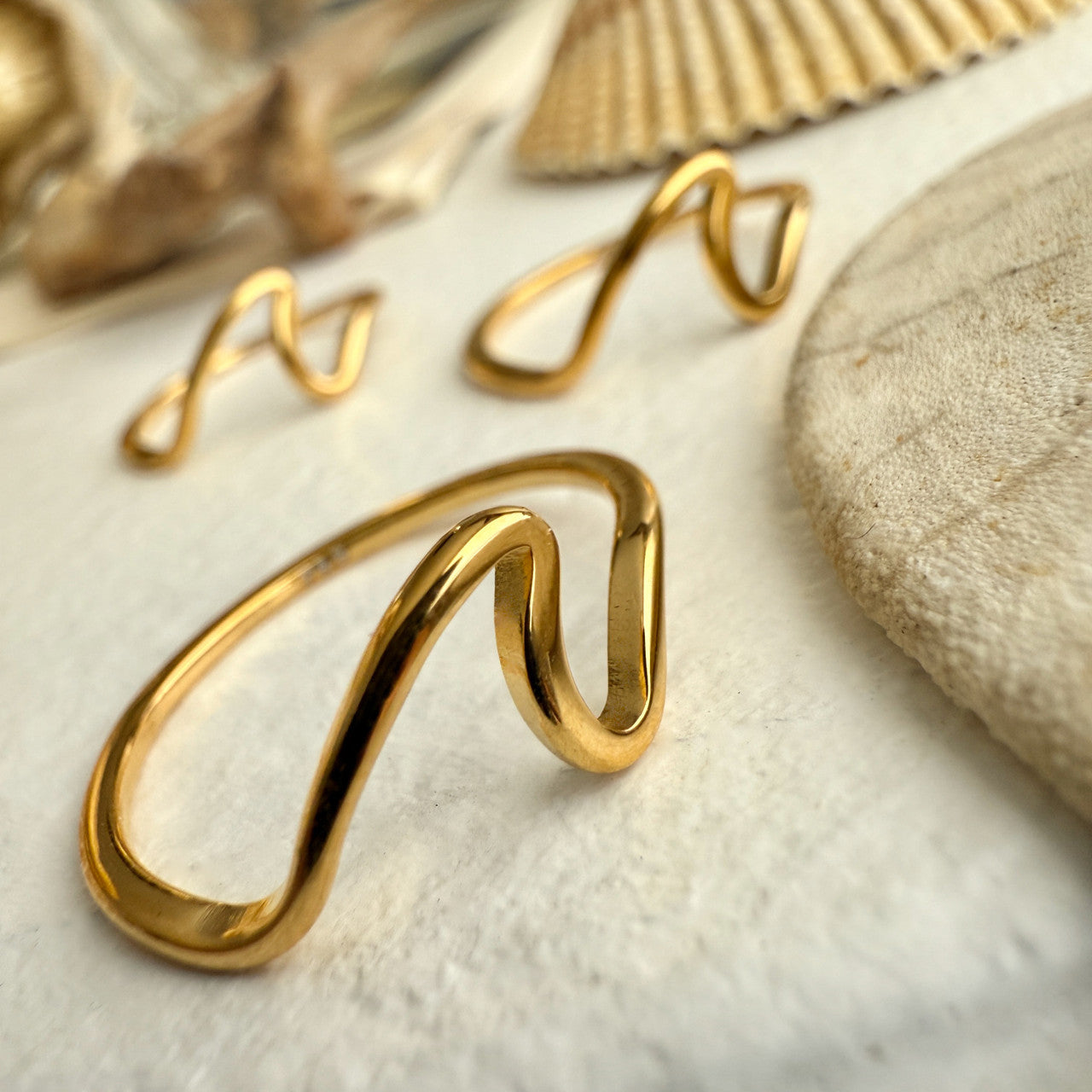 Tofino Wave Ring Size 8 Gold