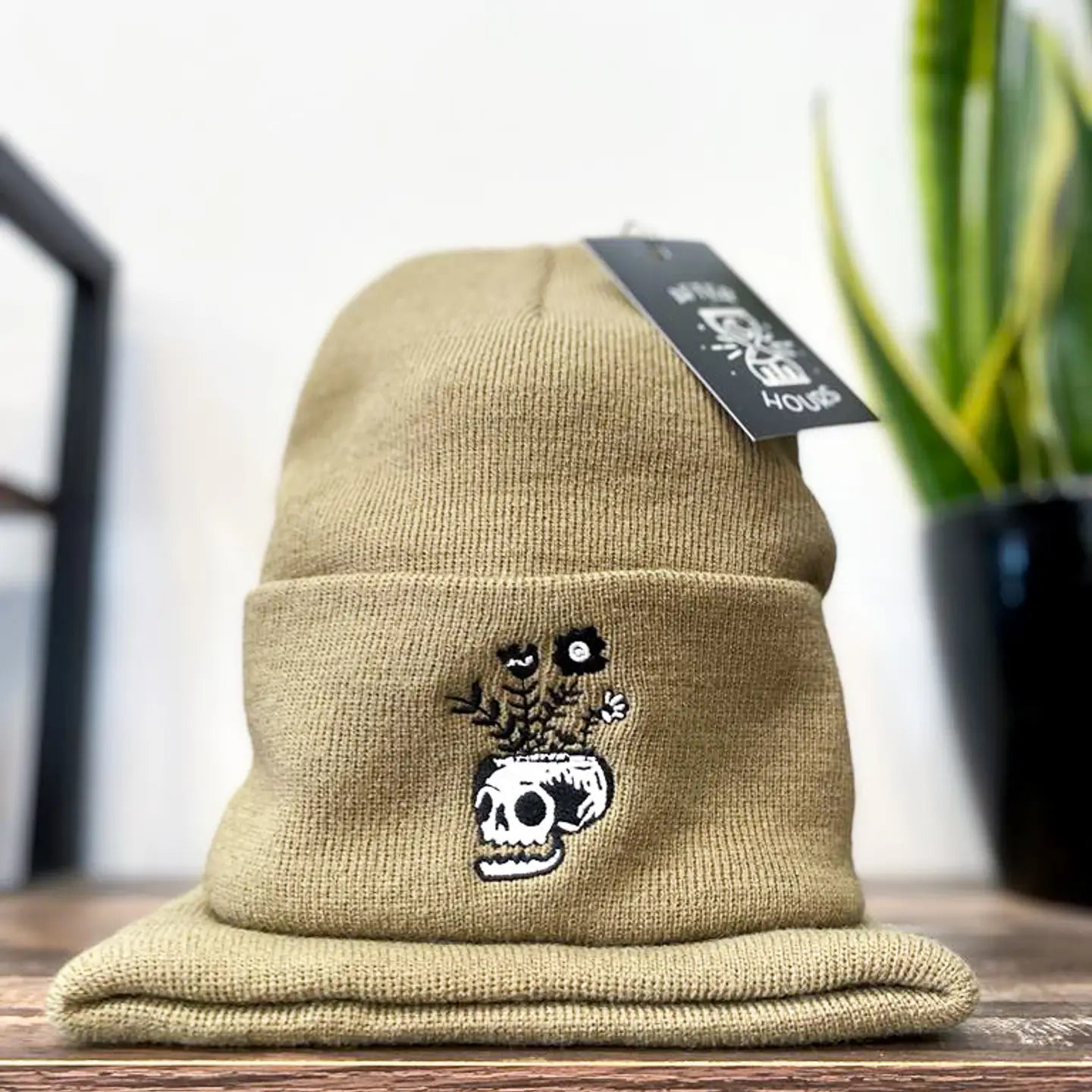 Toque (Beanie) - Beige Skull Flowers