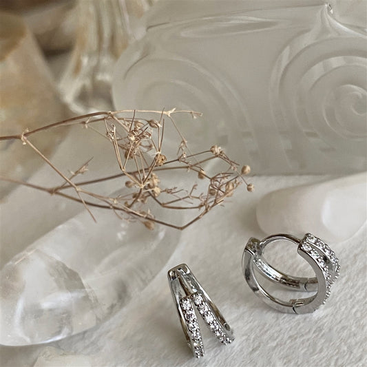 Chariklo Boucles d'oreilles dormeuses double couche en strass argenté