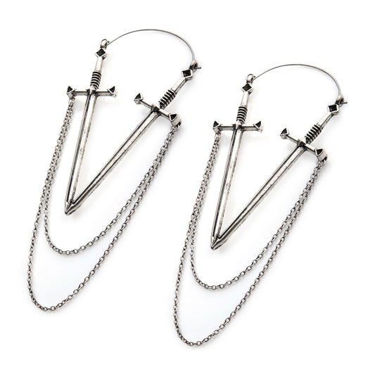 Espada antigua con cadenas